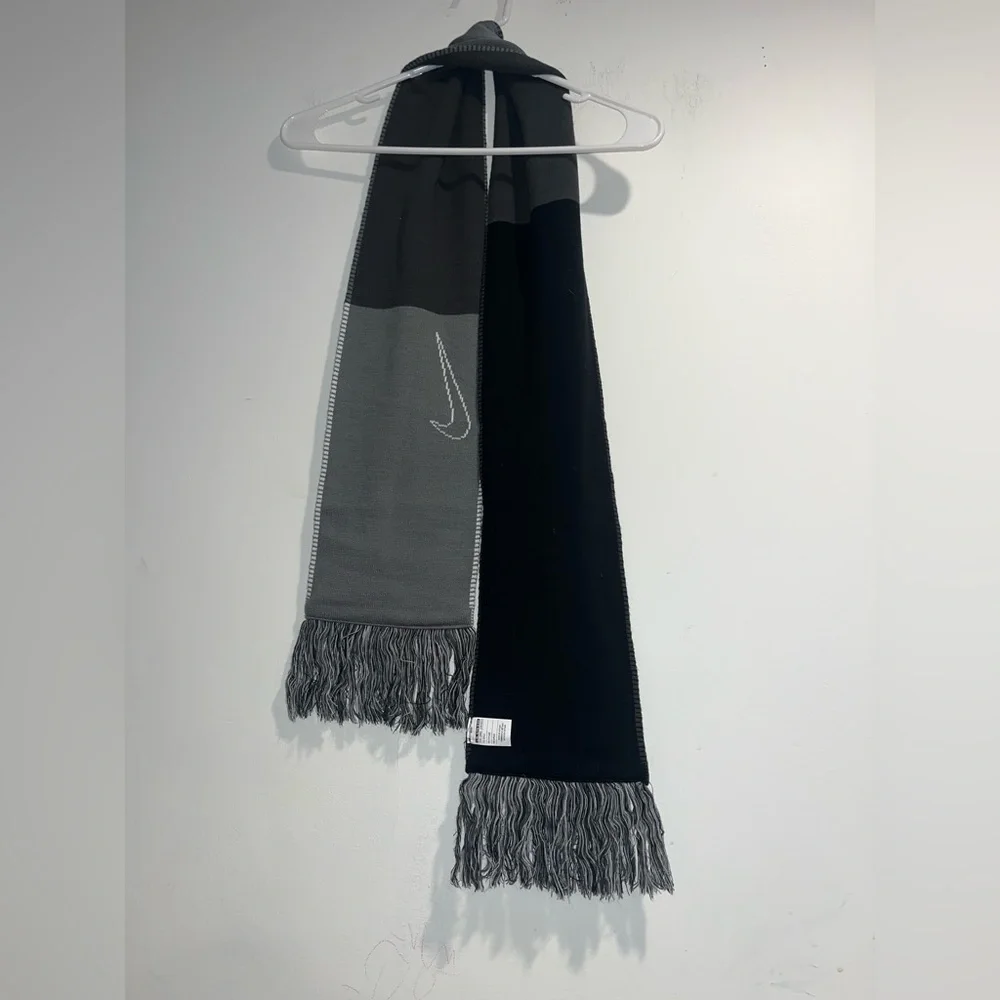 NIKE Colorblock fringe scarf